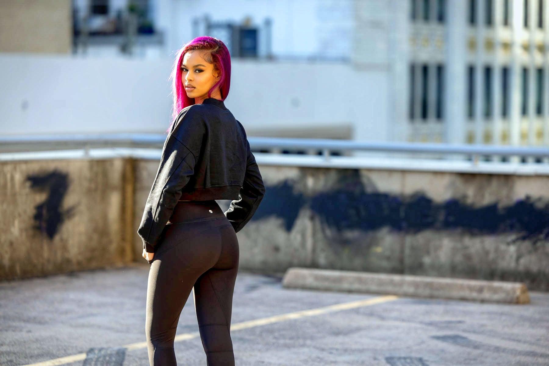 Jazmine Crop Sweatshirt (black)