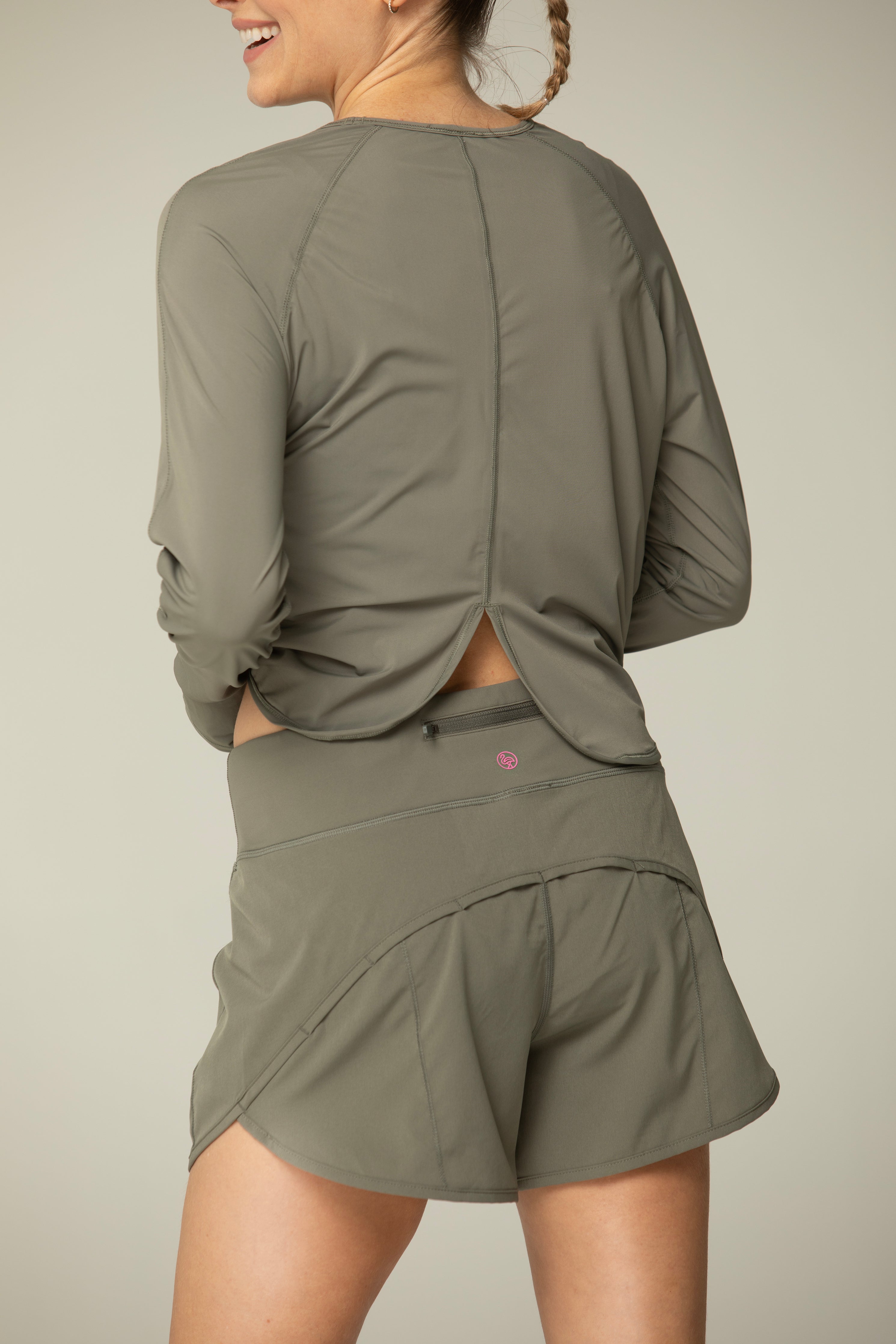 Daybreak Lightweight Long Sleeve Workout Shirt – Thumbhole Sleeves & Split Hem