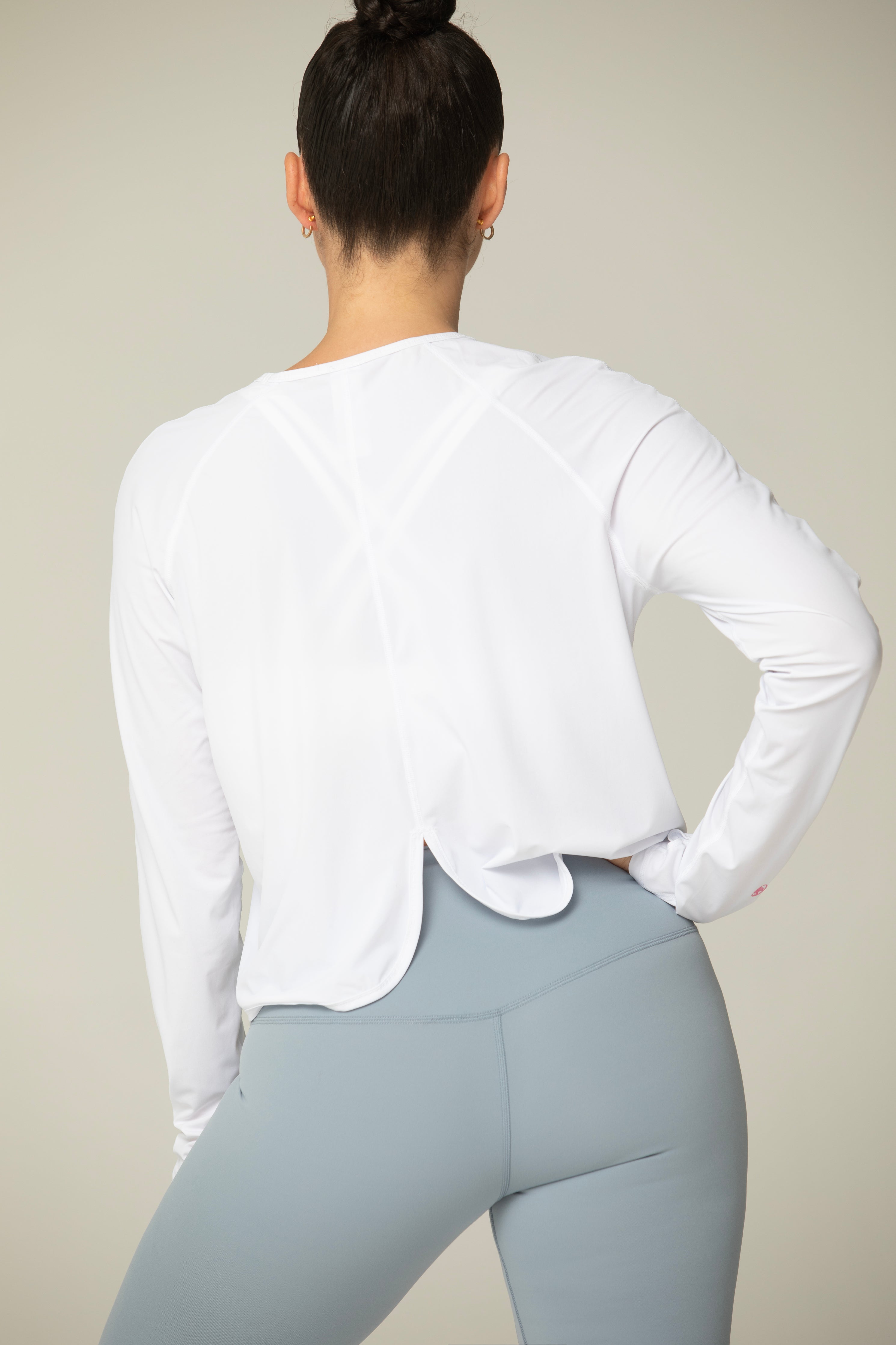 Daybreak Lightweight Long Sleeve Workout Shirt – Thumbhole Sleeves & Split Hem