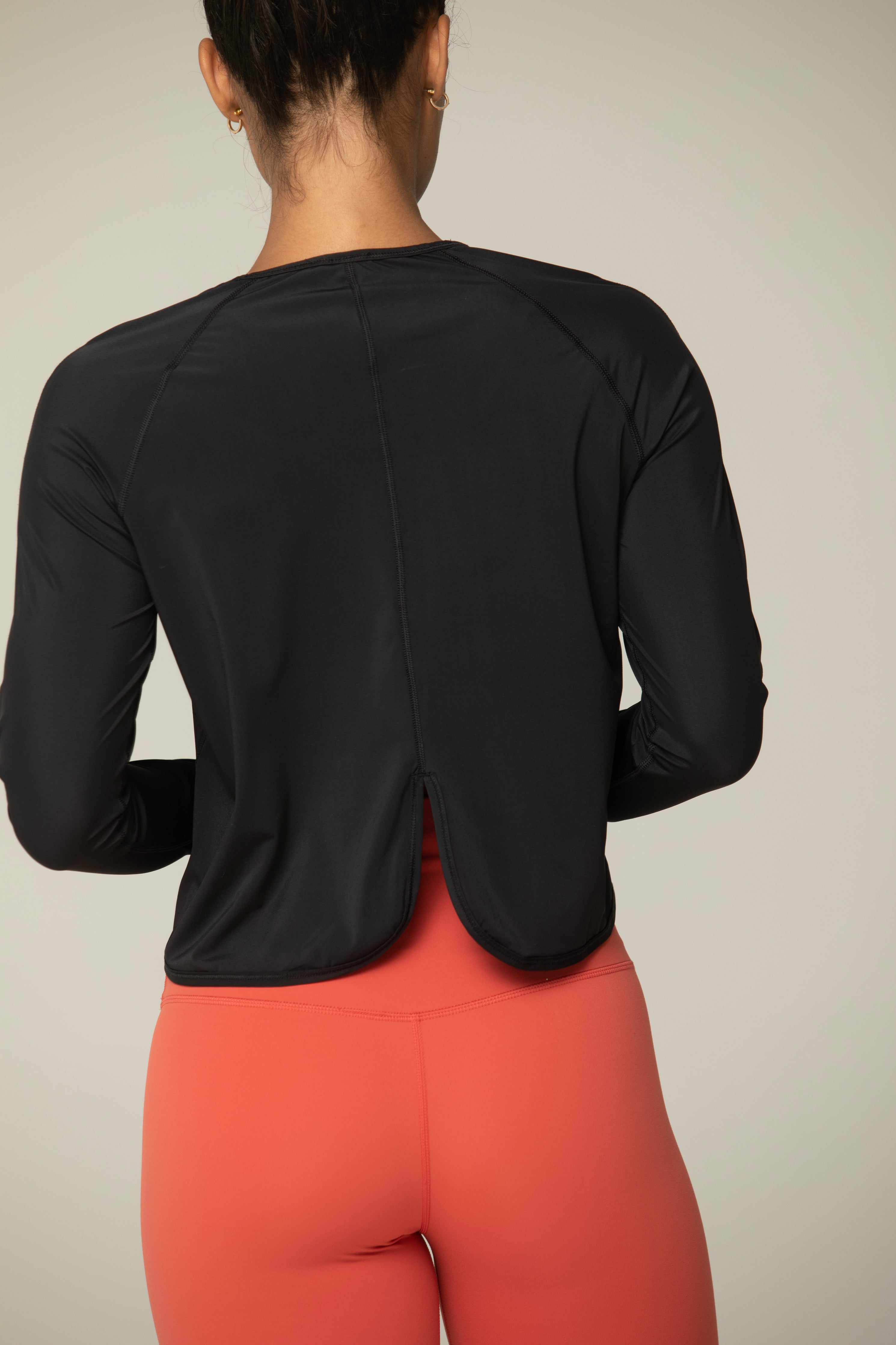 Daybreak Lightweight Long Sleeve Workout Shirt – Thumbhole Sleeves & Split Hem