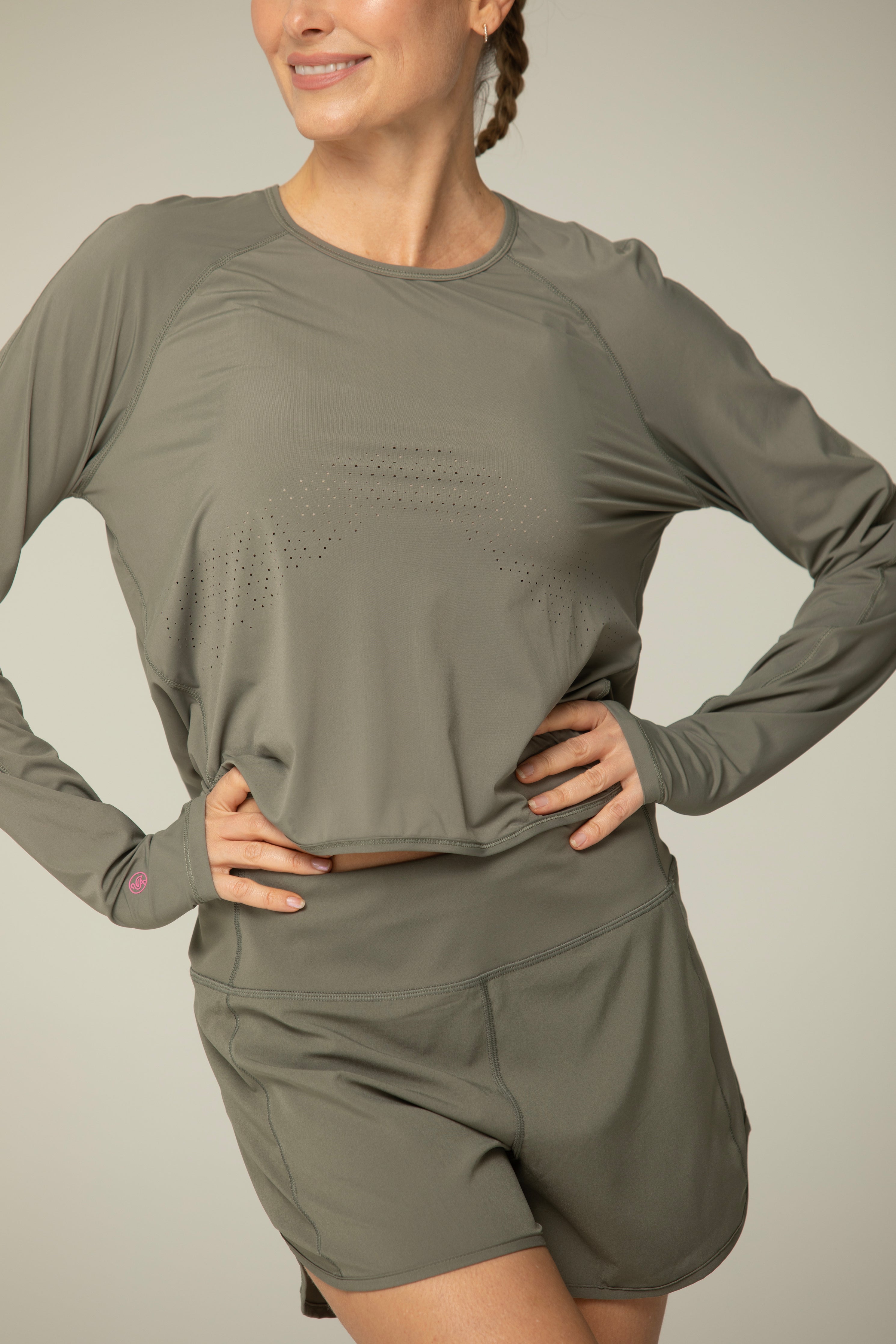 Daybreak Lightweight Long Sleeve Workout Shirt – Thumbhole Sleeves & Split Hem